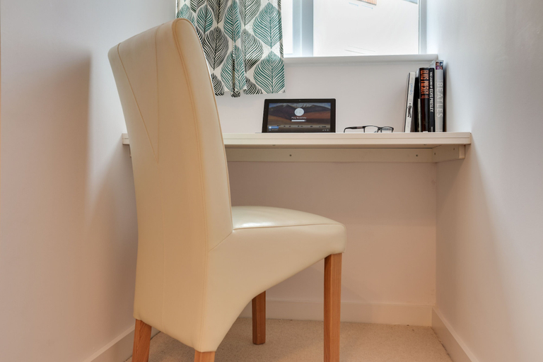 Others 5, BookedUK - Penthouse 3 Bedroom Apartment, Hertfordshire