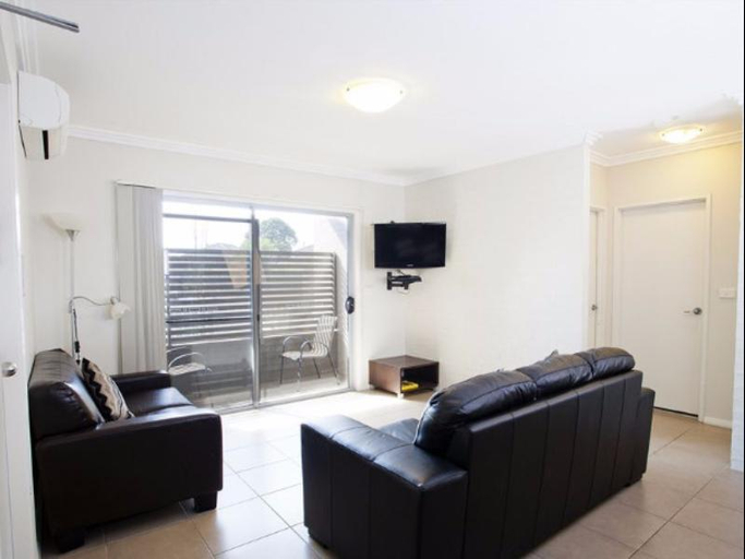 Exterior & Views 5, Bluegum Executive Apartments, Newcastle - Outer West