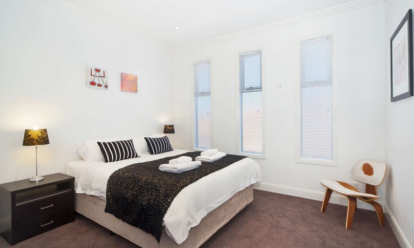Bedroom 2, Caulfield Executive Apartment, Melbourne