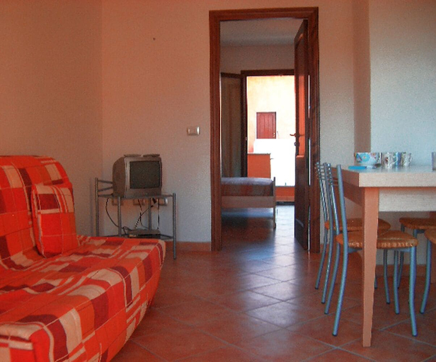 Others 4, 2 Bed Flat - Sleeps 4 - Garden - Parking - Wifi, Sassari