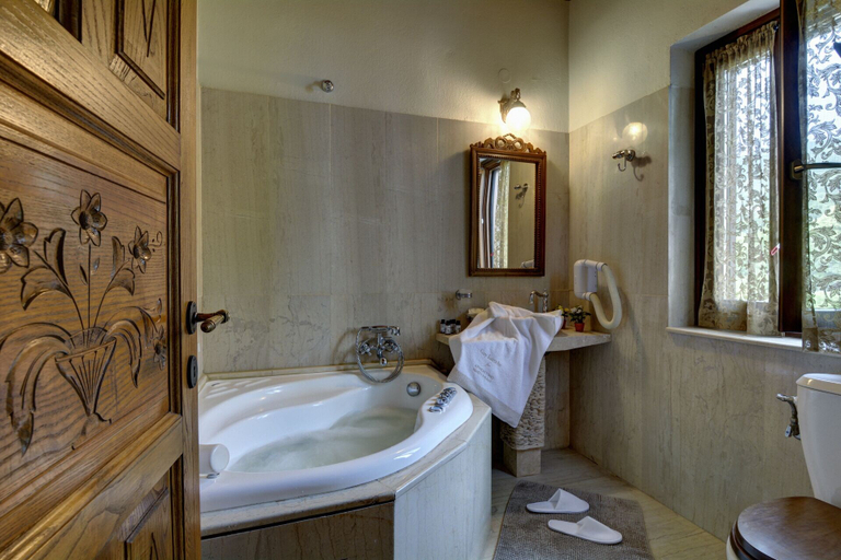 Bathroom 5, Archontiko Naoumidi, Thessaly