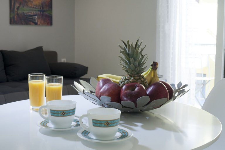 Food & Drinks, Victoria Square, Cozy and Stylish Apartment, Attica