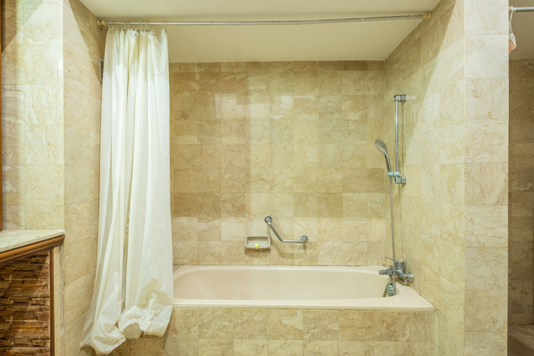 Bathroom 3, OYO 951 Cempaka Ratu Beach Resort, Sukabumi
