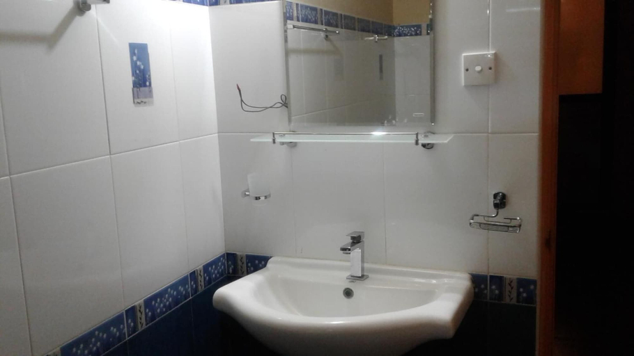 Bathroom 3, Gamodh Citadel Resort, N. Palatha Central