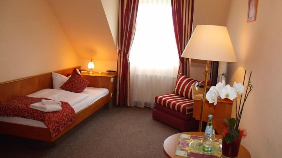 Bedroom 4, Hotel Auerhahn am Rennsteig, Hildburghausen