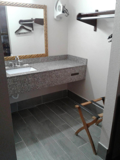 Bathroom 3, Budget Inn Express, Anderson