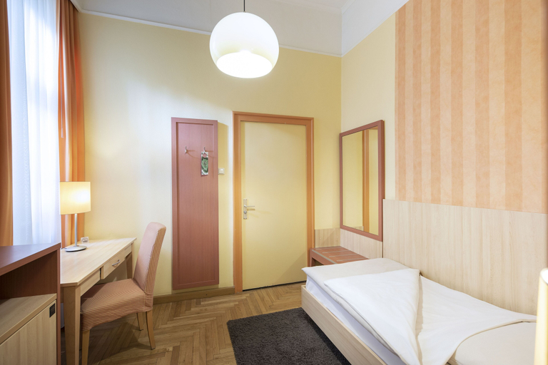Bedroom 2, ACHAT Sternhotel Bonn, Bonn