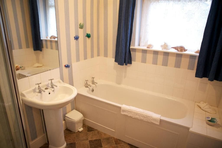 Bathroom 4, Weston Lawn, Bath and North East Somerset