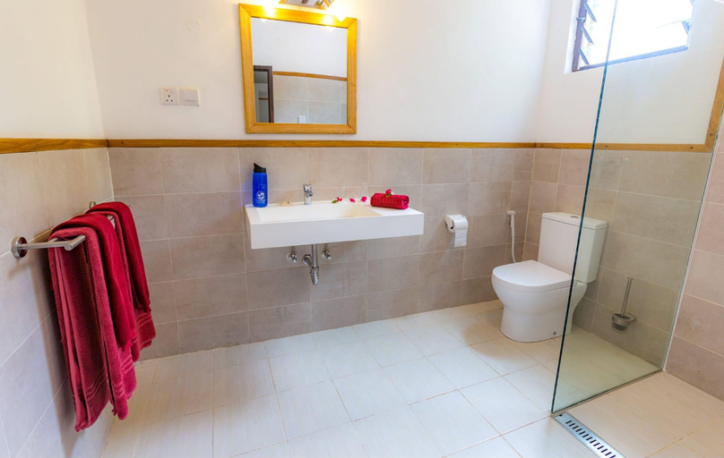 Bathroom 5, Diani Sea Resort, Msambweni