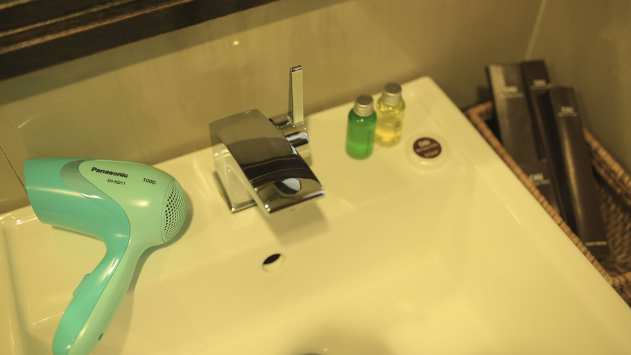 Bathroom 4, Chu Hotel, Da Nang