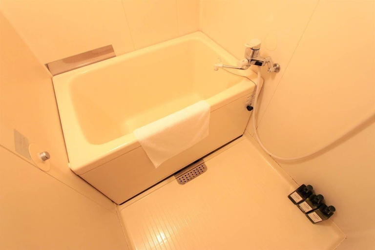 Bathroom 3, Okamura Mansion, Osaka