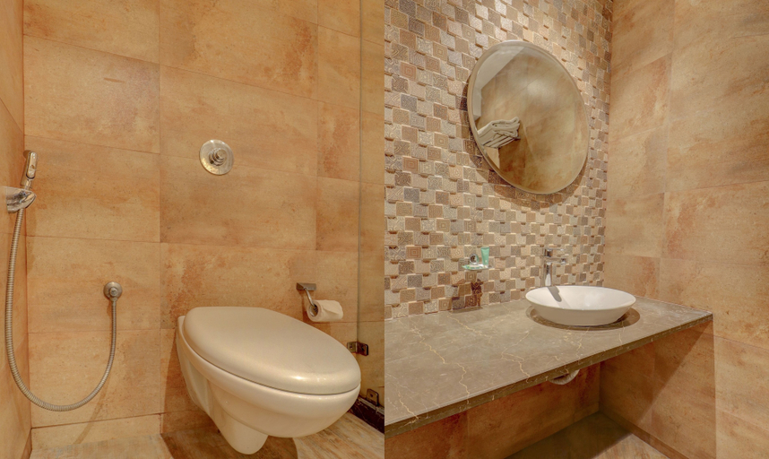 Bathroom 4, Treebo Radhe Palace, Lake Town, North 24 Parganas