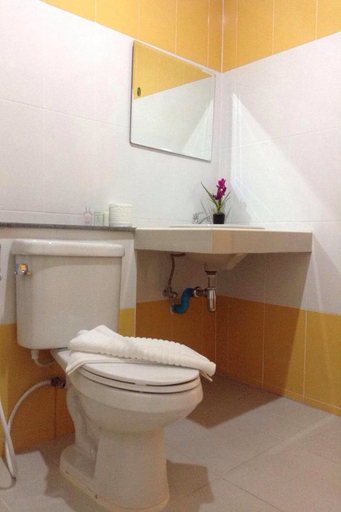 Bathroom 3, The Moonlight Resort, Ban Chang