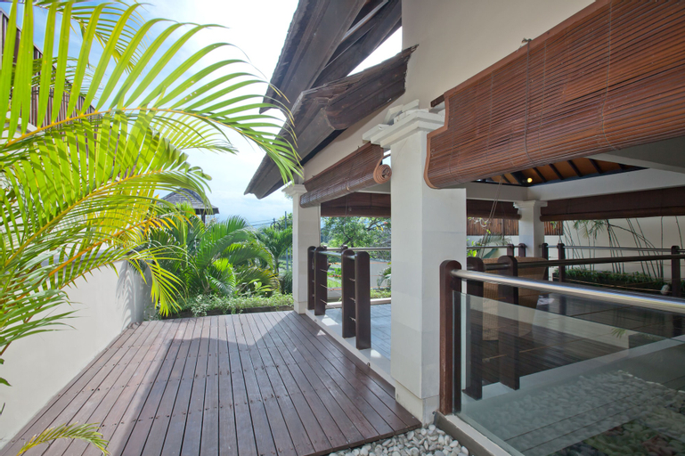 Exterior & Views 20