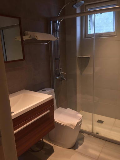Bathroom 5, Destino Beach Club Dive Resort And Hotel, Bauan