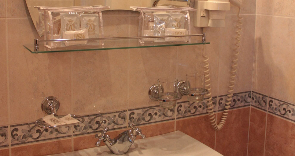 Bathroom 3, Derzhavnaya Hotel, North-Eastern
