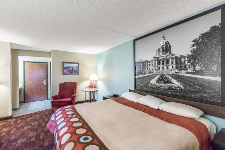 Bedroom 2, Super 8 by Wyndham Luverne, Rock