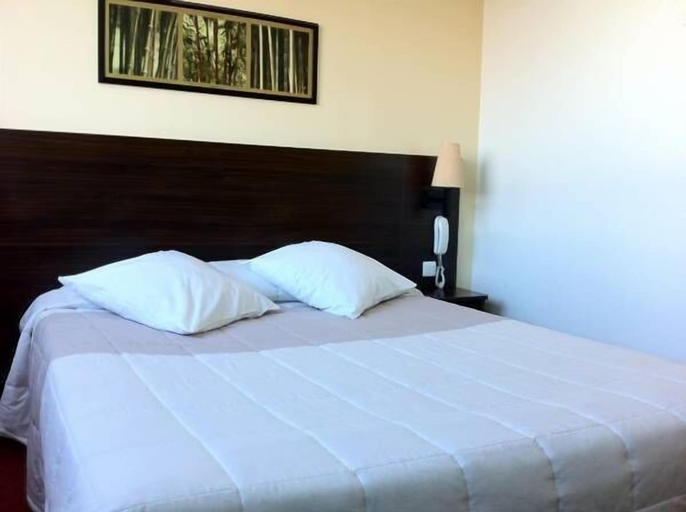 Bedroom 2, Hôtel Orly Superior, Essonne