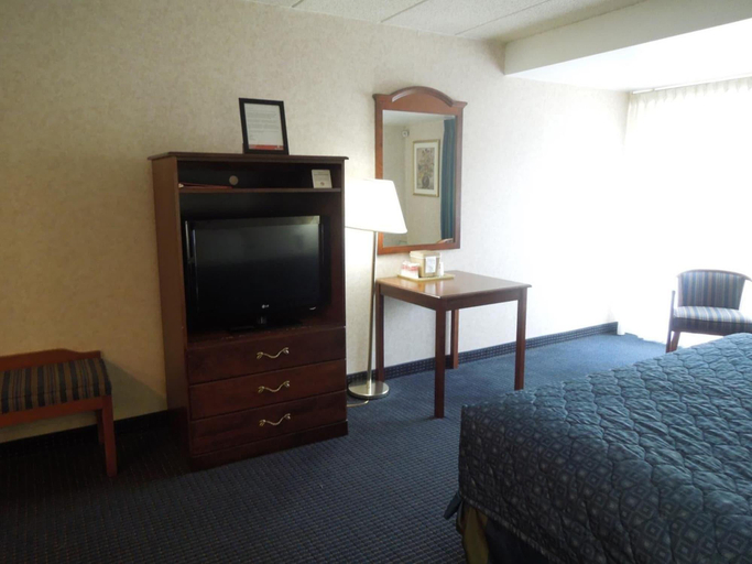 Bedroom 4, Red Carpet Inn & Suites, Philadelphia