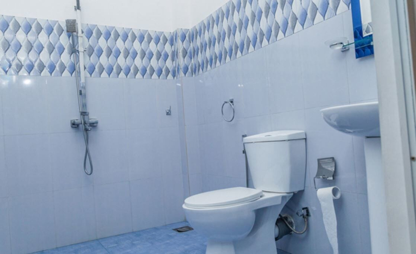 Bathroom 4, Hotel Crown Plaza Katunayake, Katana