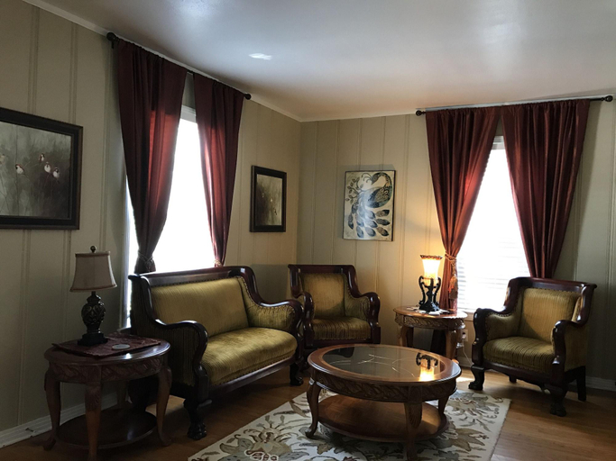 Public Area, Sassafras Inn, Polk