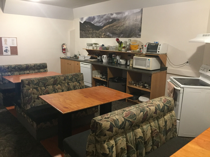 Food & Drinks, Invermere Hostel, East Kootenay