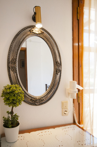 Bathroom 4, Santa Elena, South Aegean