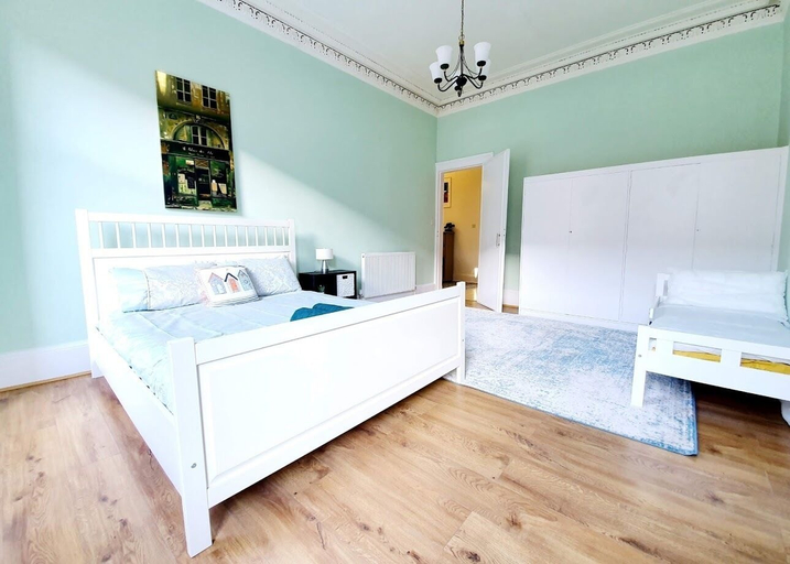 Bedroom 2, Spacious Apartment In Glasgow, Glasgow