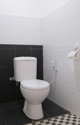 Bathroom, OYO 2557 The Apple Residence, Pangkalpinang
