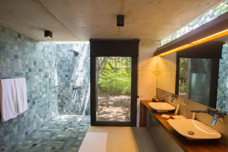 Bathroom 5, Kalundewa Retreat, Dambulla