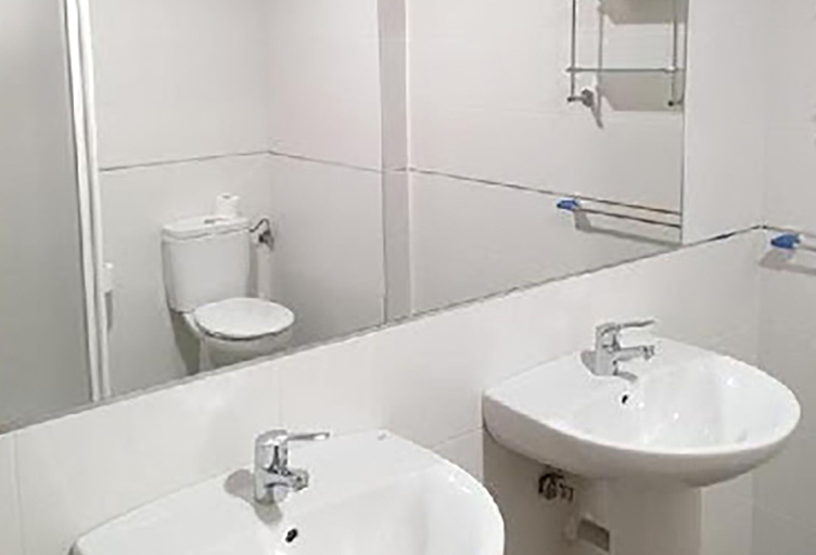 Bathroom, Albergue Jaca, Huesca