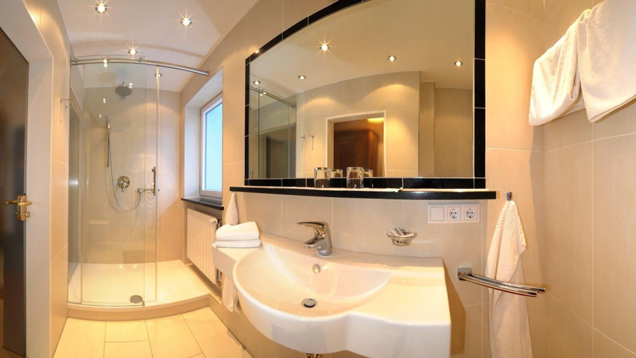 Bathroom 4, Kurhotel Eichinger, Unterallgäu