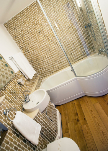Bathroom 4, Riviera Apartments, Devon
