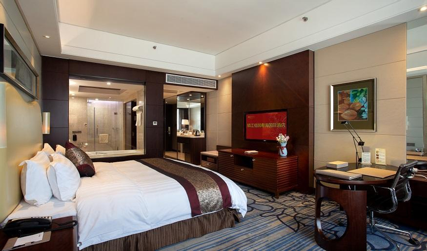 Bedroom, Bairun Zhenjiang International Hotel, Zhenjiang