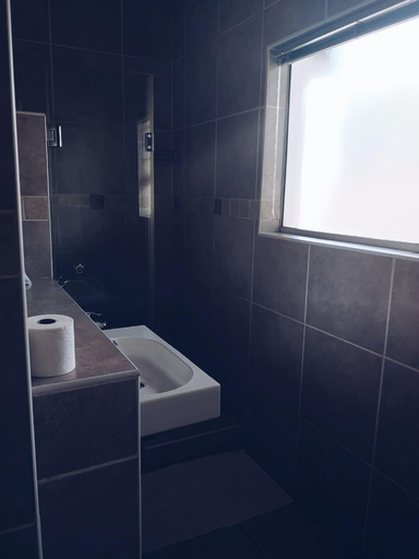 Bathroom 4, Elizabeth Lodge, Ekurhuleni