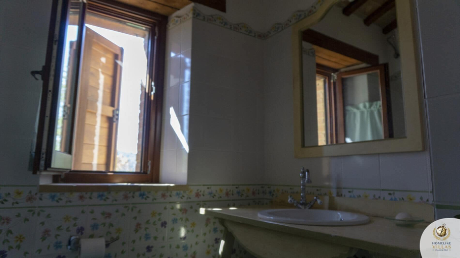 Bathroom 5, Villa Claudia, Macerata