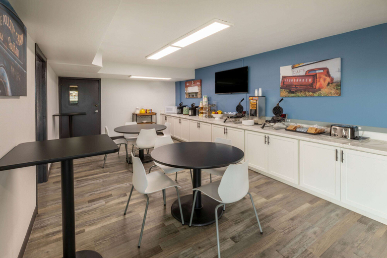 Food & Drinks 5, Baymont by Wyndham Laredo, Webb