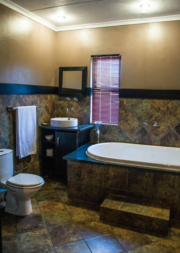 Bathroom 4, Altissimo Symphony Guesthouse, Mangaung