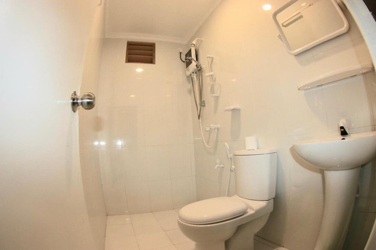 Bathroom 5, Bito's GH, Kaafu Atoll