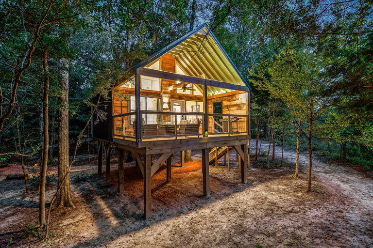 Exterior & Views 2, Whiskey on the River, Forrest