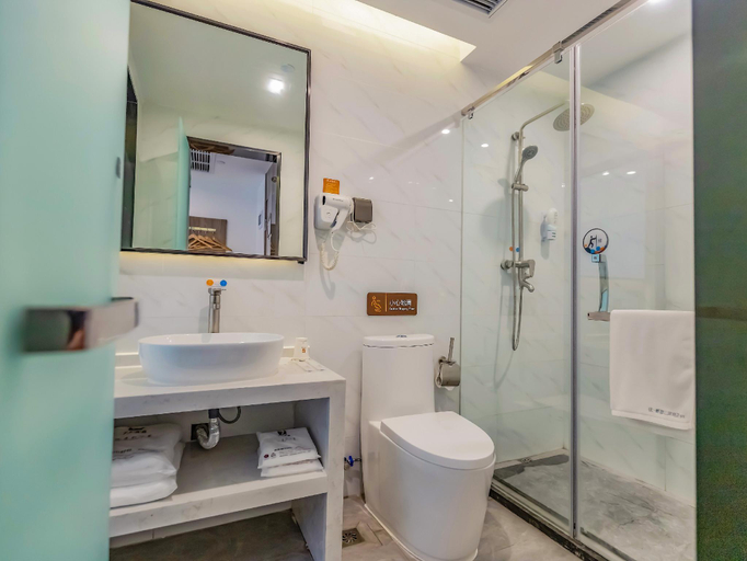 Bathroom 4, 7 Days Premium Chengdu Panda Base Sanhechang Subway Station, Chengdu