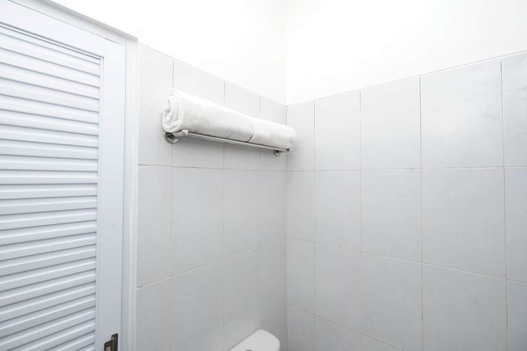 Bathroom 4, OYO 1998 Harmonis, Banyumas