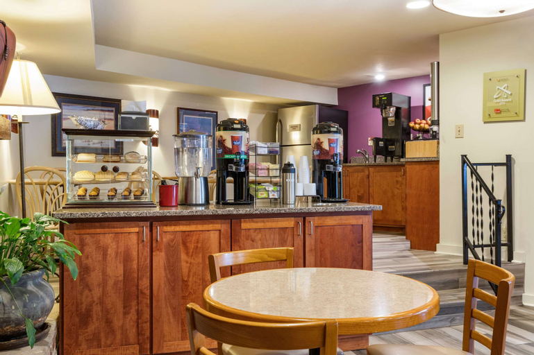 Food & Drinks 4, Econo Lodge Cherokee Near River Park, Swain