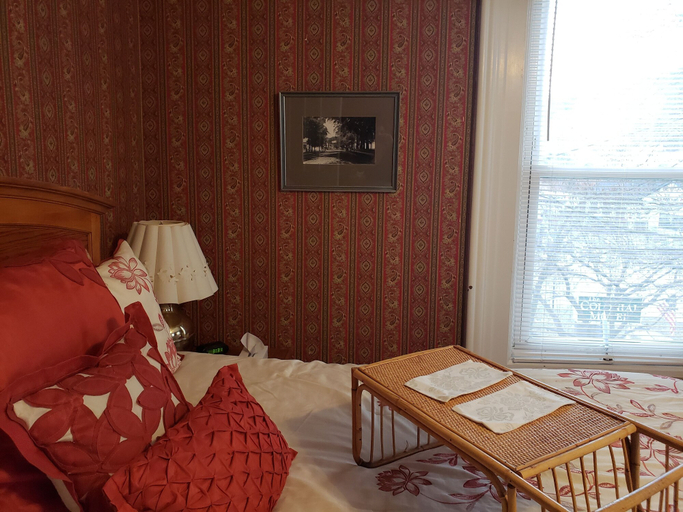 Bedroom 3, The Colonial Motel, Delaware