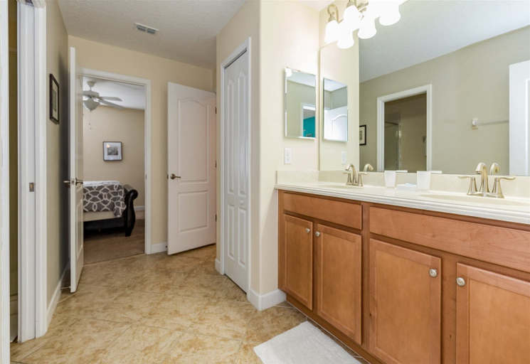 Bathroom 4, Champions_gate_1408, Osceola