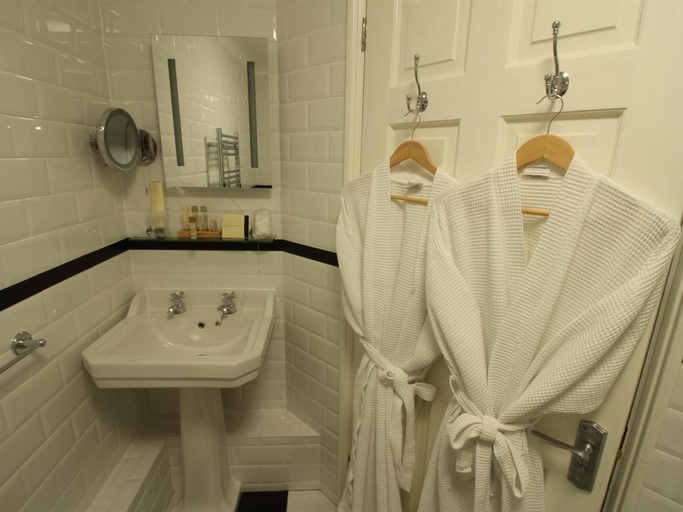 Bathroom, Thanington Hotel, Kent