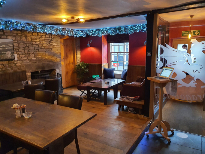 Food & Drinks 4, Dragon Inn Crickhowell, Powys
