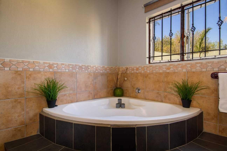 Bathroom 4, The Minimalist, Ekurhuleni