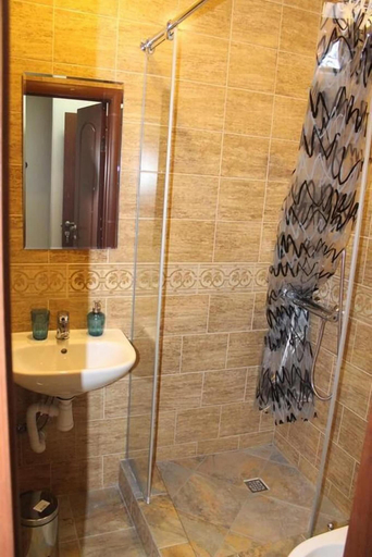 Bathroom, Regard Inn, Sankt-Peterburg gorsovet