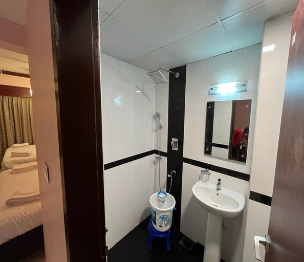 Bathroom 4, Daffodil Inn, Nagappattinam